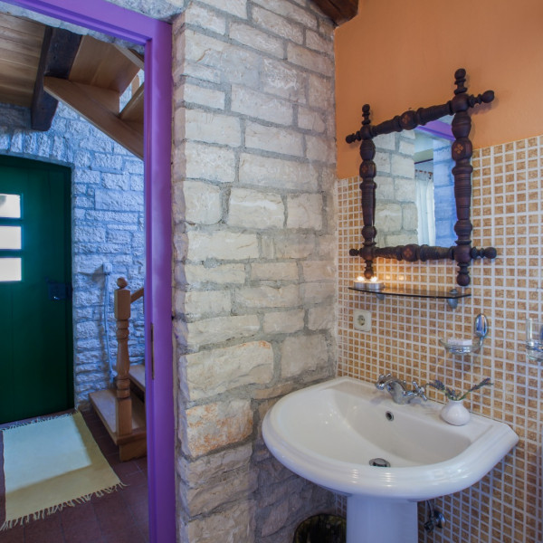 Bad, House Ladonja, Holiday Home Ladonja and Rural Home Oriana, Manjadvorci, Istrien, Kroatien Barban